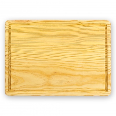 Tabuleiro de madeira clara retangular com sulco ao redor