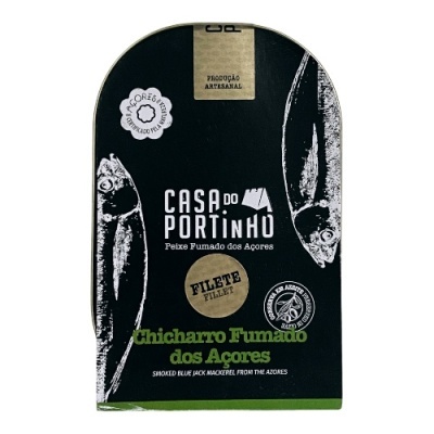 Embalagem preta com imagens de peixes e texto de peixe fumado dos Açores