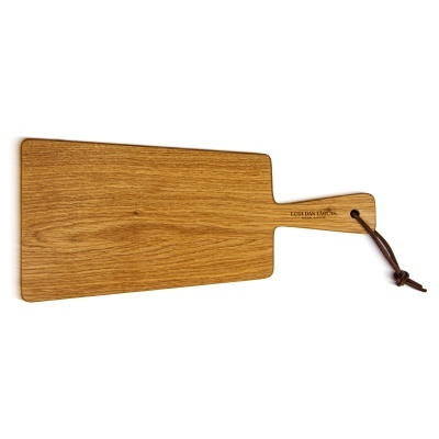 Tábua de corte em madeira castanha com cabo e cordão de couro