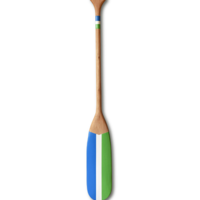 Remo de madeira pintado em azul, branco e verde