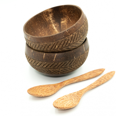Conjunto de duas tigelas e duas colheres de coco