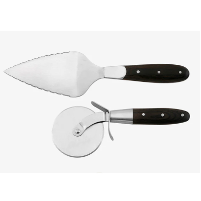 Conjunto de espátula e roda para pizza com cabos pretos e metal
