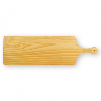 tábua de madeira clara para cozinha com pega arredondada e orifício