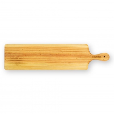 Tábua de cozinha longa em madeira clara com cabo e furo para pendurar