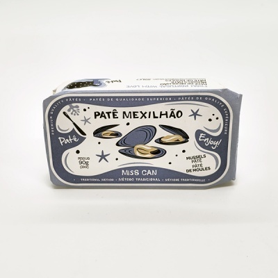 Lata branca de patê mexilhão com ilustrações de mexilhões e texto em azul.