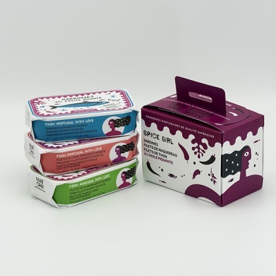 Conservas de peixe coloridas com embalagem decorativa roxa