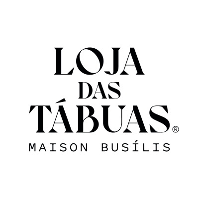 Logótipo preto e branco com texto Loja das Tábuas Maison Busílis