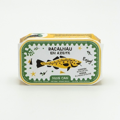 Lata de bacalhau em azeite Miss Can com rótulo branco, verde e amarelo