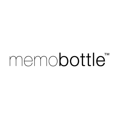 Logótipo com o texto memobottle™ em preto sobre fundo branco