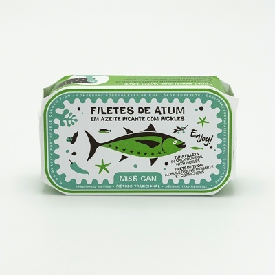 Lata verde e branca de filetes de atum com ilustração de peixe