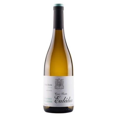 Garrafa de vinho branco Casa Santa Eulália com rótulo branco e texto em azul e preto