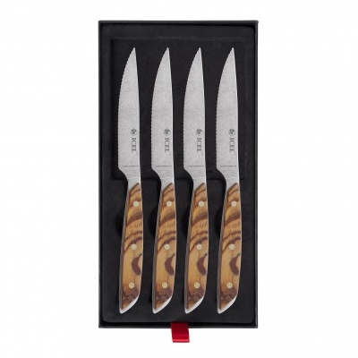 Conjunto de quatro facas com cabos de madeira em caixa preta