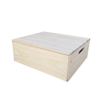 Caixa de madeira clara com tampa deslizante retangular
