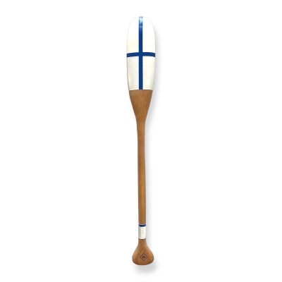Remo de madeira com decoração azul e branca e cabo longo