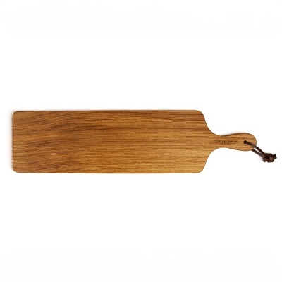 Tábua de cortar e servir de madeira com cabo e cordão