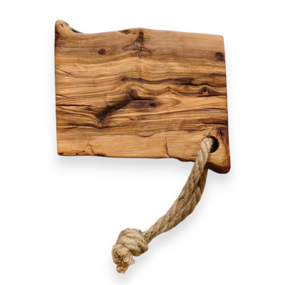 Tábua de cozinha em madeira natural com corda para pendurar