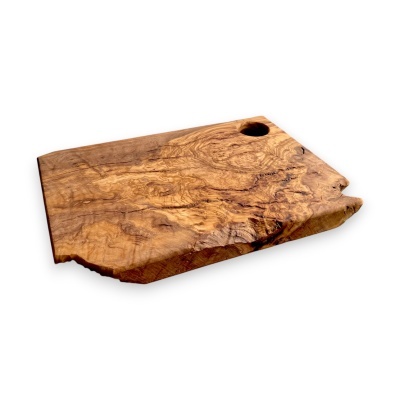 Tábuas de madeira rústicas com furo numa das extremidades