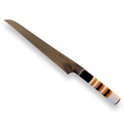 Faca de pão com lâmina serrada e cabo riscado em branco, preto e amarelo