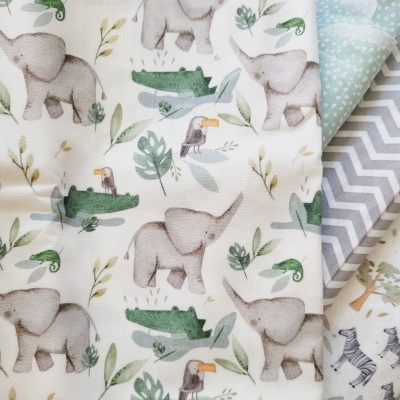Tecido branco com estampado de elefantes, crocodilos, tucanos e folhas verdes
