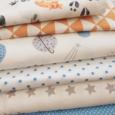 tecidos com padrões de animais, geométricos, guarda-chuvas, estrelas e pontos em várias cores