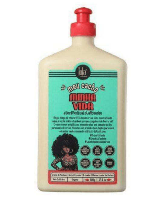 Lola Cosmetics - Meu Cacho Minha Vida - Creme de Pentear 500ml Frasco de creme para cabelo cacheado Lola com tampa vermelha e rótulo verde