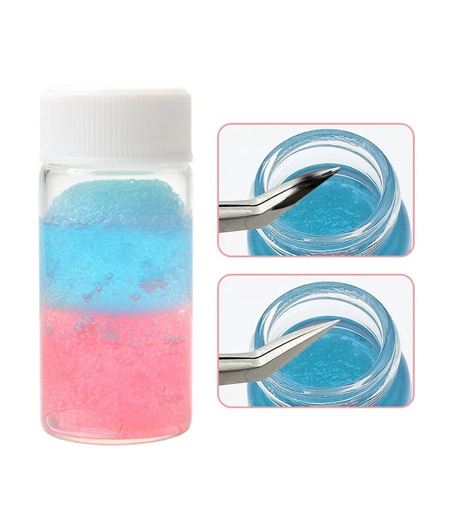 Cleaner de Pinças – Removedor de Cola para Extensão de Pestanas Frasco com gel azul e rosa e pinças tóçando o gel azul