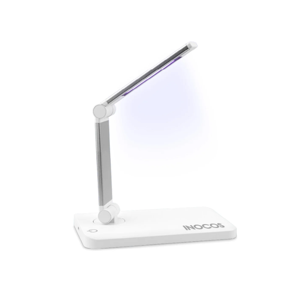 Candeeiro INOCOS Open Flex LED/UV Candeeiro de secretária branco com estrutura articulada cinza e base com texto INOCOS