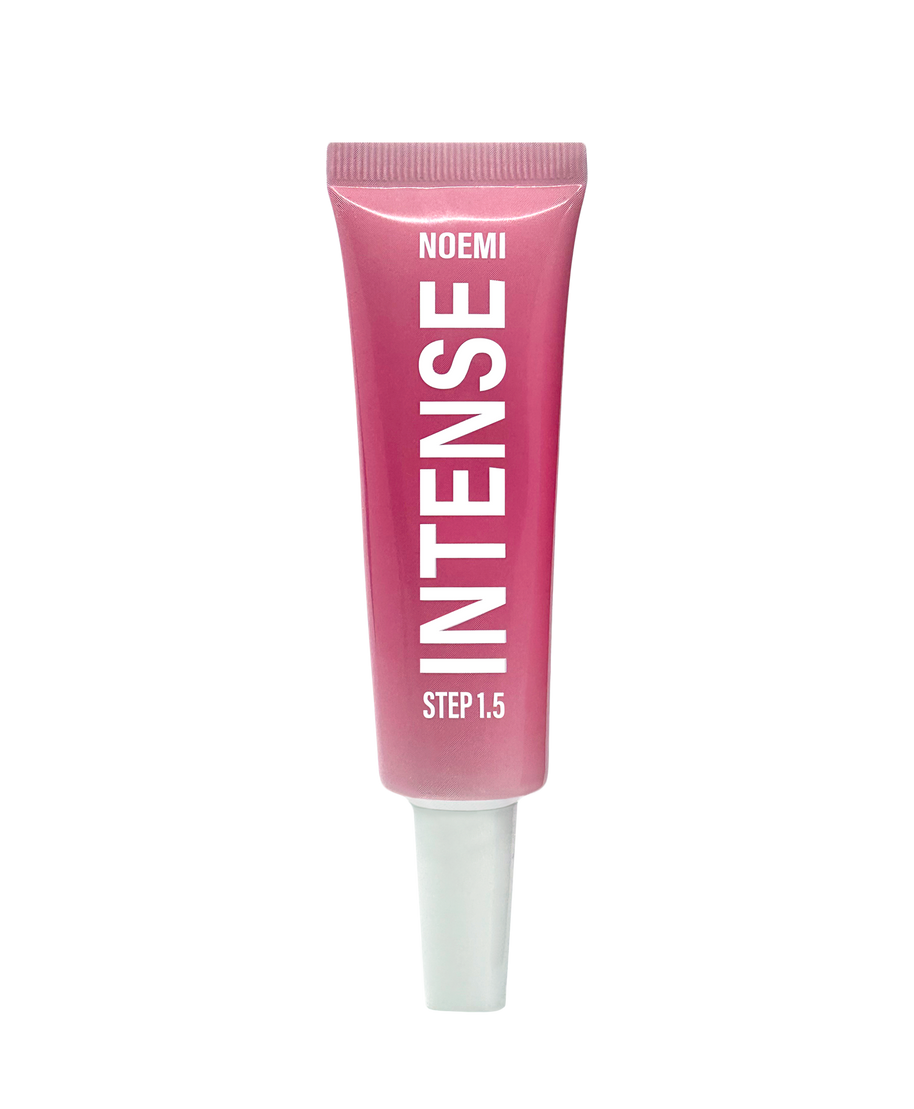 Noemi Intense Step 1.5 - Cuidado para Lifting e Laminação 30 ml Tubo rosa de plástico com texto branco NOEMI INTENSE STEP 1.5