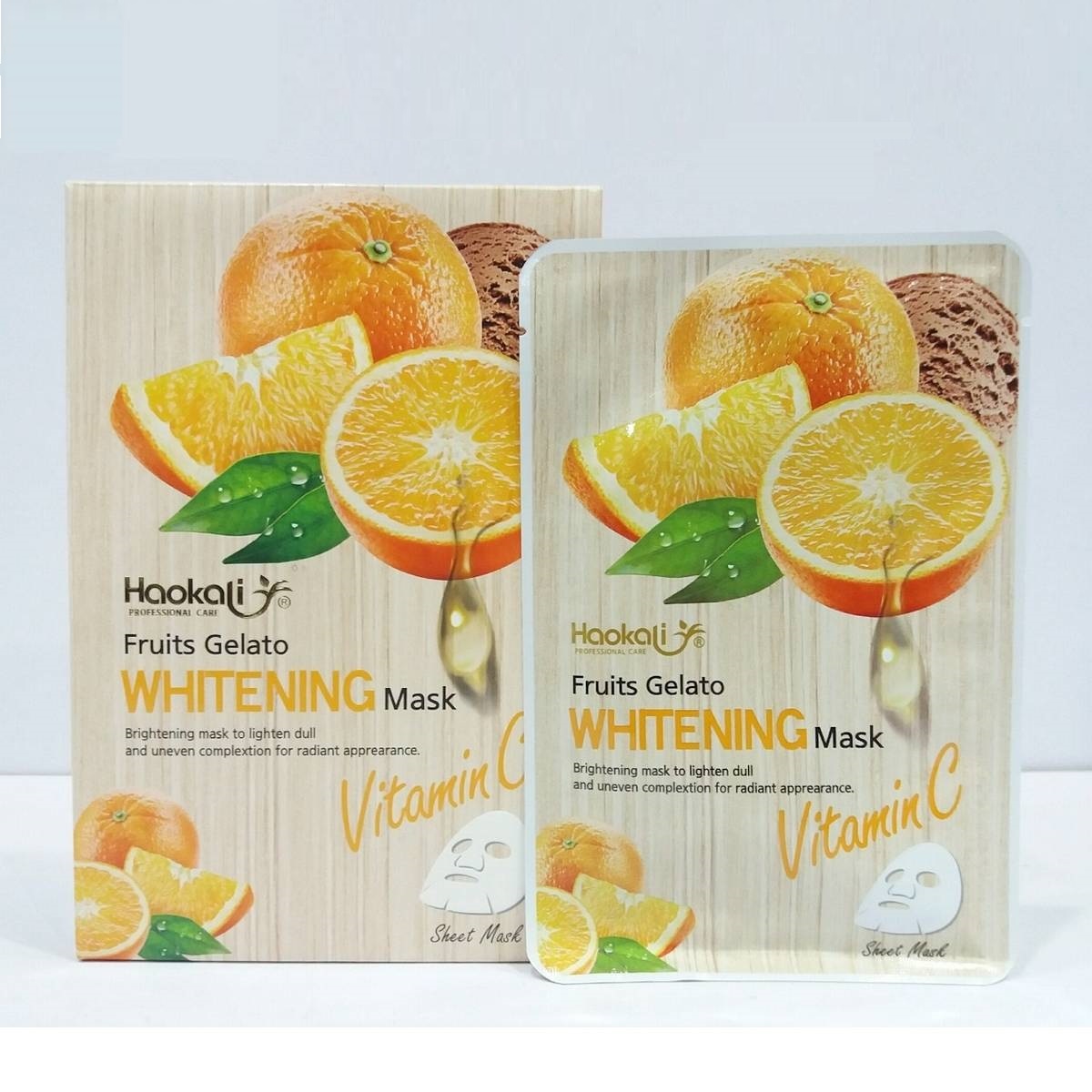 Máscara Facial Vitamina C 10 und Máscara facial Haokali Fruits Gelato WHITENING com laranjas e fundo de madeira