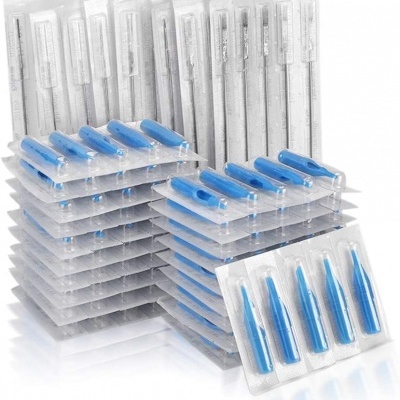 Seringas descartáveis com tampas azuis em blister transparente