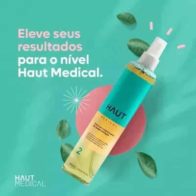 Frasco de spray de limpeza para micropigmentação Haut Medical em fundo turquesa com folhas verdes e círculo rosa
