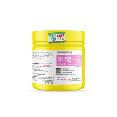 Frasco amarelo de creme J-CAIN com rótulos em coreano e inglês, sobre fundo branco