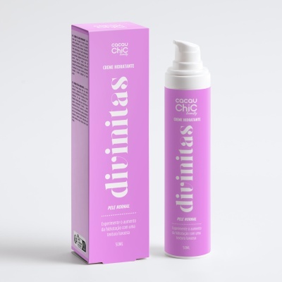 Creme hidratante lilás com embalagem pump e caixa da marca Cacau Chic