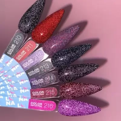 Amostras de verniz de unhas brilhantes em tons variados com glitter
