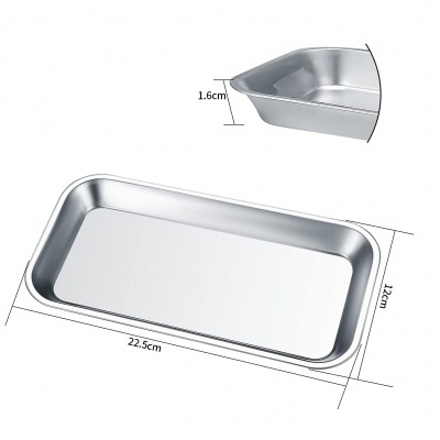 Tabuleiro retangular de metal prateado com medidas indicadas