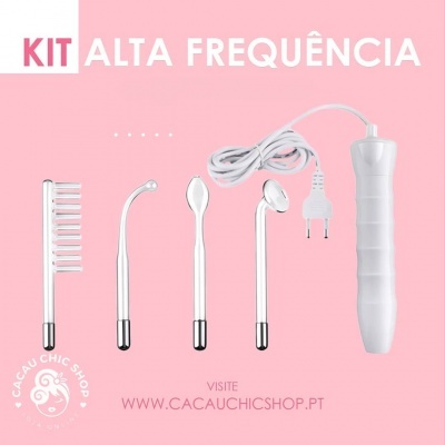 Kit alta frequência com cabo branco e quatro eletrodos metálicos diferentes sobre fundo rosa.