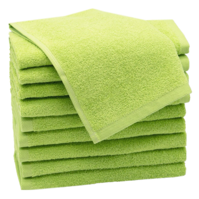 Dez toalhas de banho verdes claras empilhadas com textura felpuda