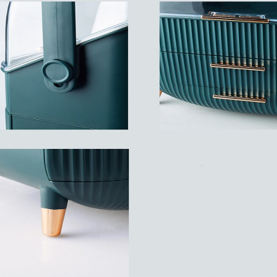 Detalhes de mala de viagem verde com textura ondulada e detalhes metálicos dourados