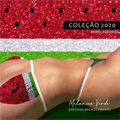 Colchão com padrão de melancia brilhante e pessoa deitada de bruços com adesivo de bronzeamento