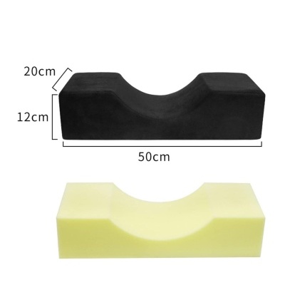 Duas almofadas retangulares com recorte central, uma preta e outra amarela, com medidas indicadas.