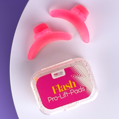 Dois pads de silicone cor-de-rosa e caixa plástica com autocolante rosa da marca Pinkflash
