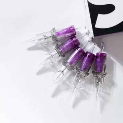 agulhas de tatuagem transparentes com parte superior roxa