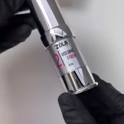 Sistema de laminação Zola para sobrancelhas e pestanas com produtos numerados e aplicação.