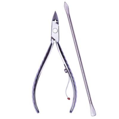 Ferramentas de manicure metálicas incluindo alicate e espátula dupla