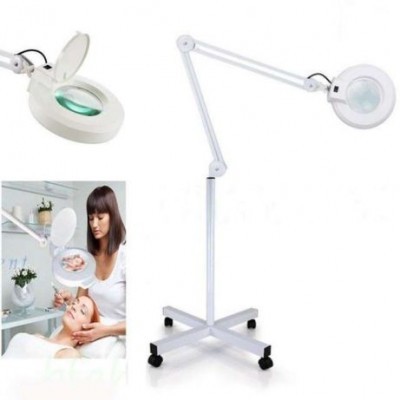 Lâmpada de aumento branca com suporte metálico e base com rodízios