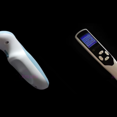 Dois dispositivos médicos eletrónicos brancos sobre fundo preto