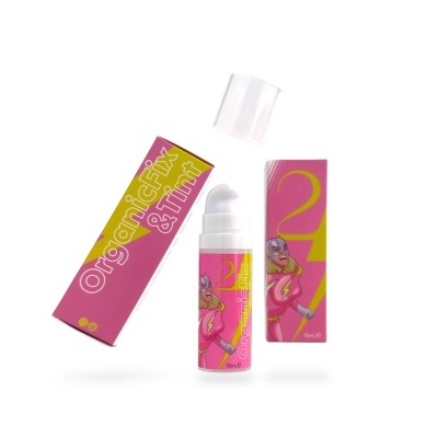 Frasco de creme cosmético com embalagem rosa e amarela com texto ORGANIC FIX &NUT