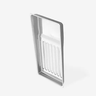 Tabuleiro de pintura metálico prateado com sulcos no interior