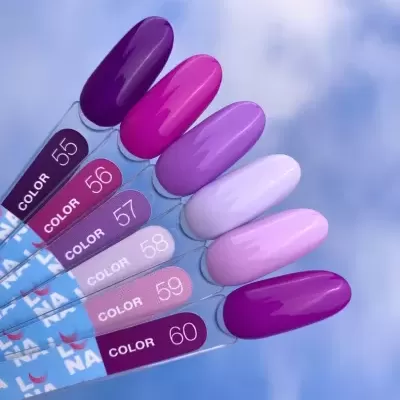 Amostras de verniz para unhas em tons de roxo, rosa e lilás com números de cor