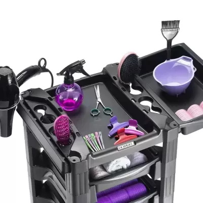 Carrinho para salão com ferramentas de cabeleireiro coloridas
